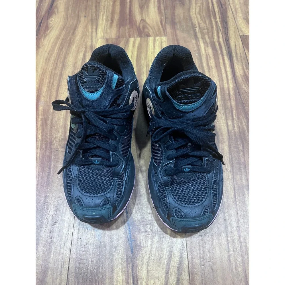 adidas astir sneakers